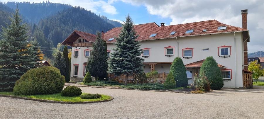 Super proprietate, :  hotel de 4 stele , 19 camere la cheie, teren 6200 mp - 1