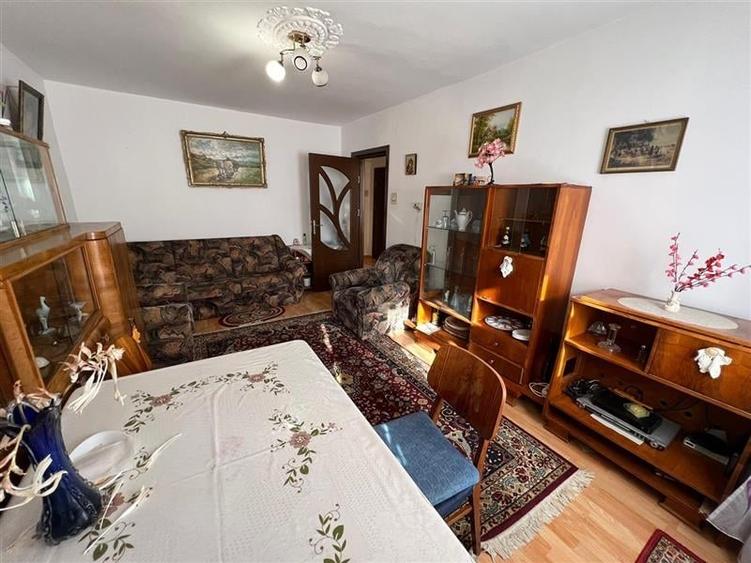 Apartament cu 3 camere decomandat - 70 mp - Zona Adriatica, Str. Aleea Visinului - 5