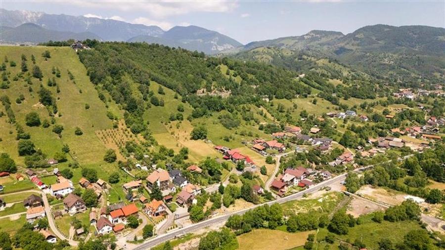 FILM!  2.327 mp teren,documentie de constructie,acces valoros,conditii avantajoa - 23