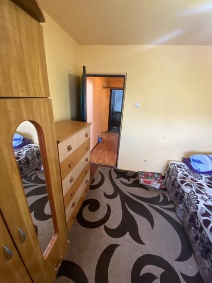 Apartament 3 camere decomandat,etaj 4/4 Bld. Racoteanu, 45 000, Filiasi. - 3