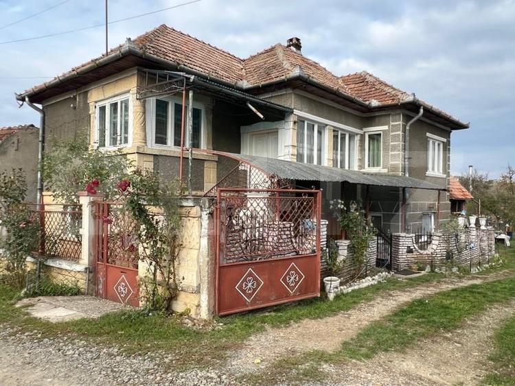 Casa individuala cu 5 camere si teren de 1231 mp in Suceagu! - 1