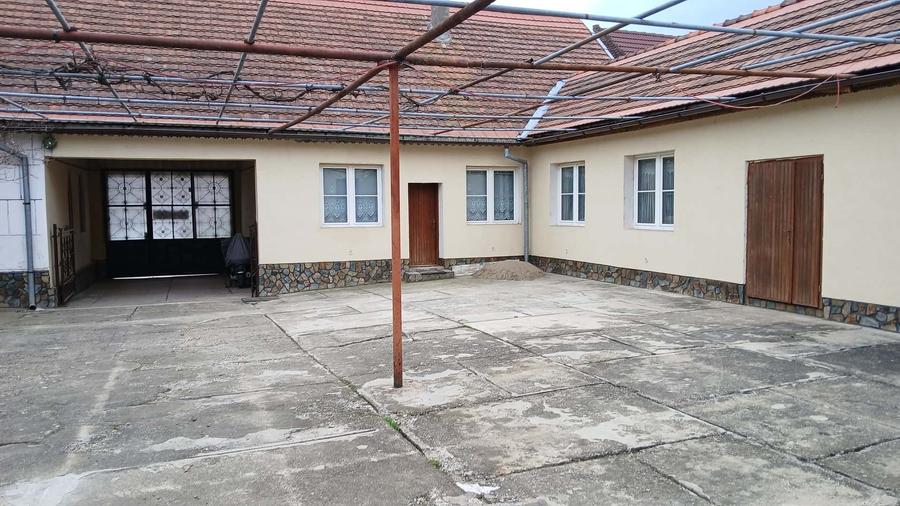 Comision 0 - Casa cu 2 corpuri in Paltinis - 4