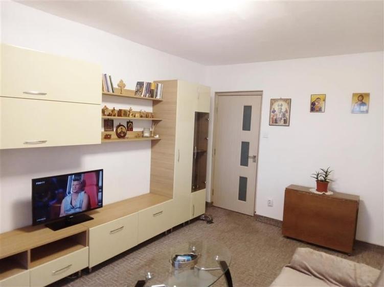 Apartament 3 camere, zona Grivitei - 1