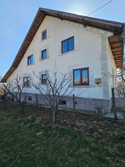 Casă cu 4 camere în Cândești