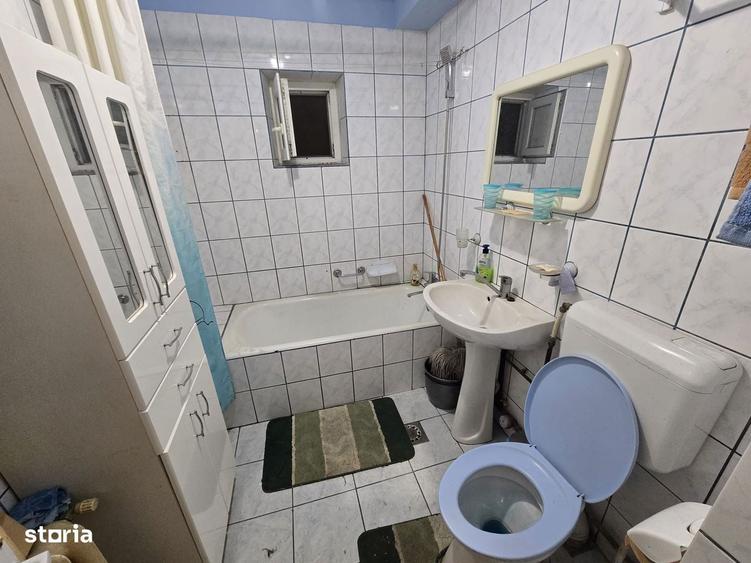 Resita, apartament 3 camere, decomandat, 86 mp, Lunca , zona Politie - 9