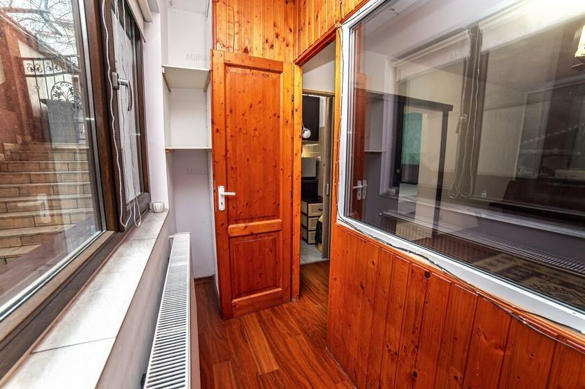 Apartament cu 3 camere semidecomandat, mobilat în Crângași