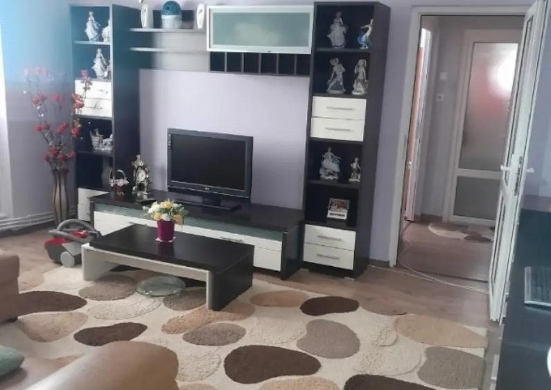 Apartament Cu 2 Camere Semidecomandate - Parter - Zona George Enescu - 4