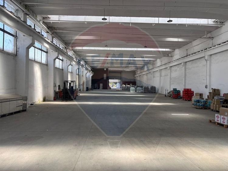 De vanzare hala 1738mp, administrativ 514mp, teren total 4741mp - 2