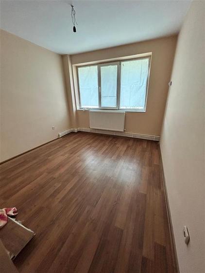 Apartament cu 3 camere decomandat în Hipodrom