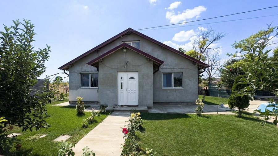 Casa cu 4 camere si garaj cu rampa-teren 500 mp-jud. Constanta - 1