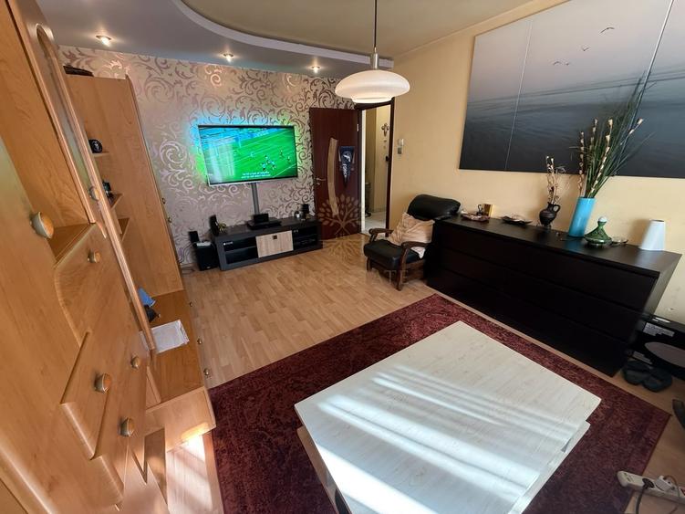 Apartament cu 3 camere decomandat, mobilat în Apusului