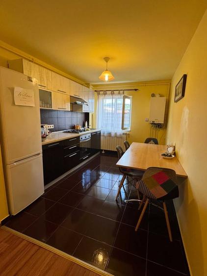 Apartament cu 3 camere decomandat în Central