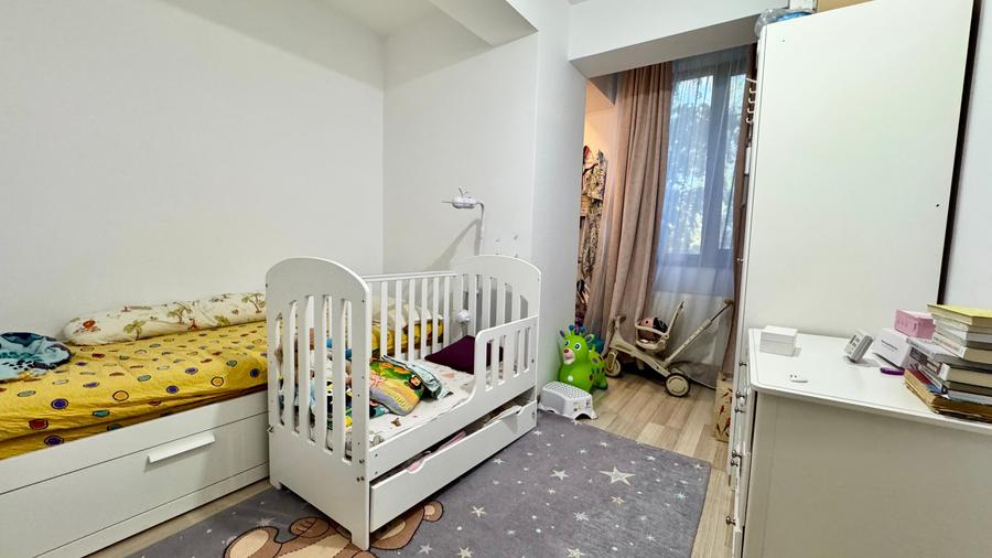 Apartament cu 3 camere decomandat în Jiului