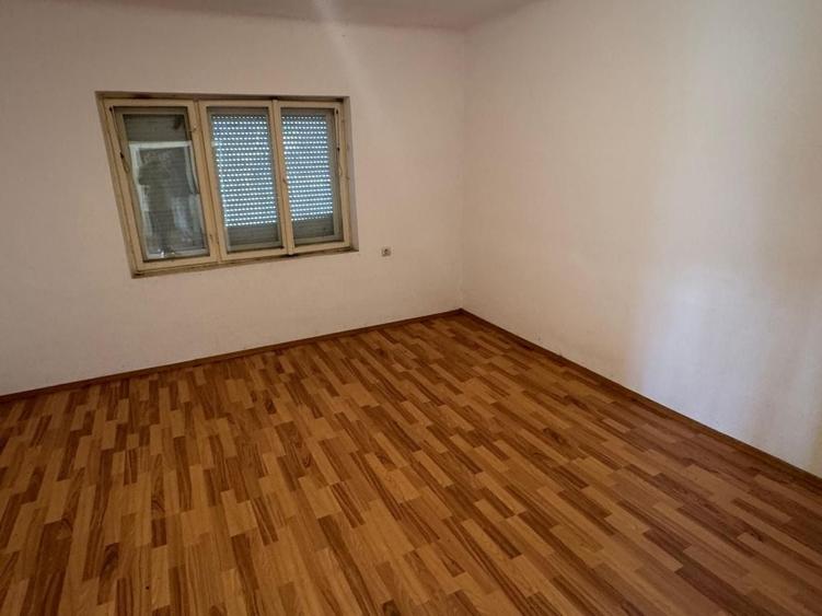 Casă individuală cu 3 camere cu Canalizare în Săcel