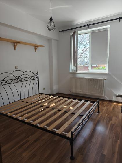 Apartament cu 2 camere semidecomandat în Olteniței