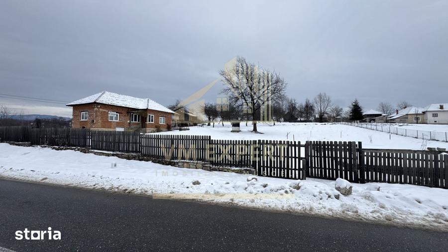 Casă cu 4 camere cu Teren 3038 Mp în Mălureni