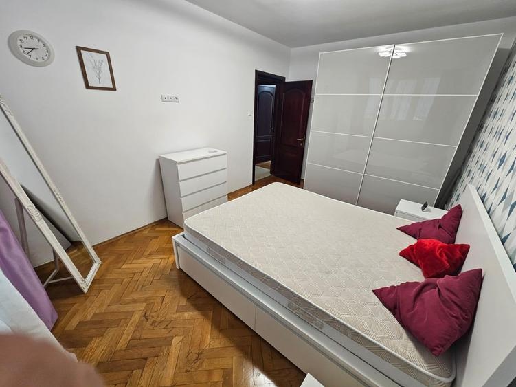Apartament cu 3 camere decomandat, mobilat în Plopilor