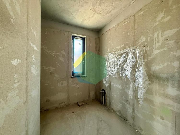 Casă individuală cu 7 camere cu Canalizare în Central