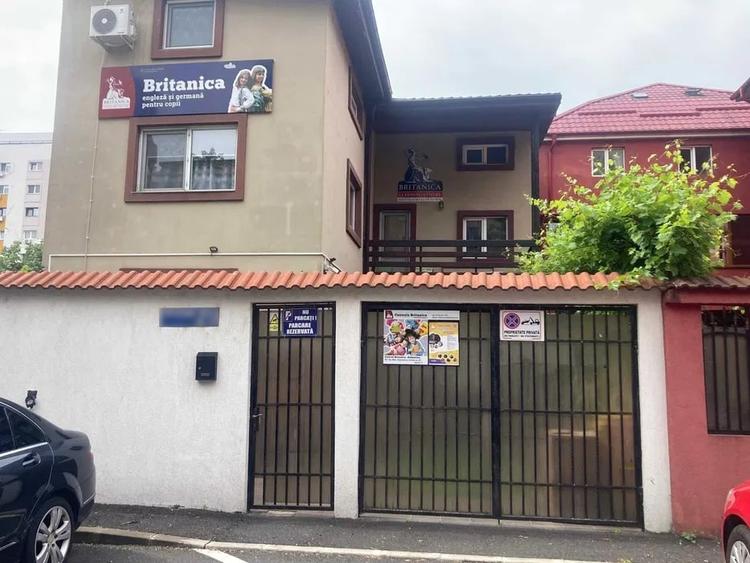 Casă individuală cu 6 camere cu Canalizare în Sebastian