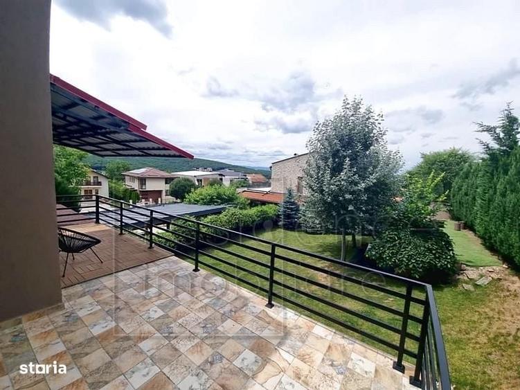 Casă cu 4 camere decomandat în Europa