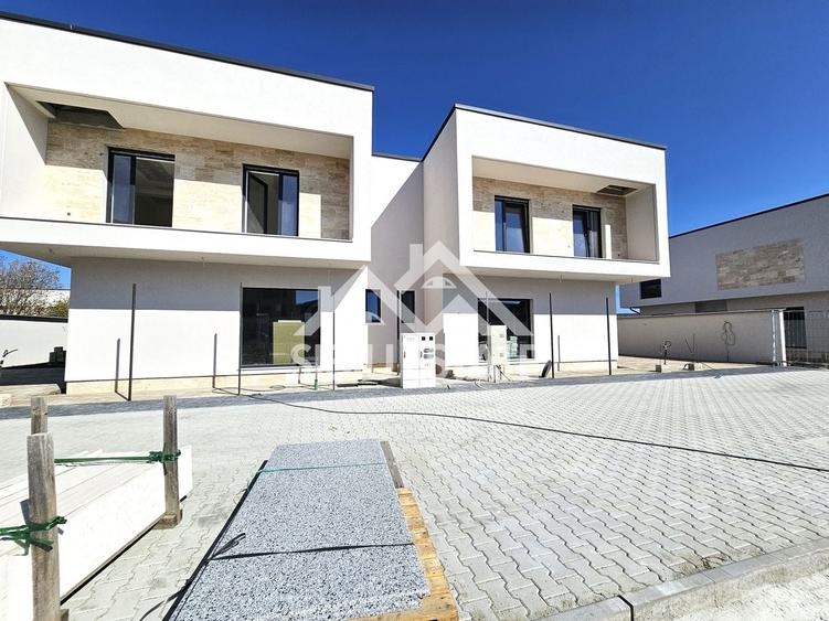 Duplex cu 4 camere cu Canalizare în Șelimbăr
