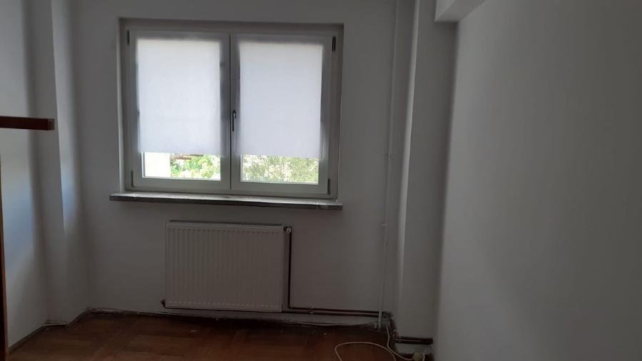 Apartament cu 3 camere decomandat în Prundu