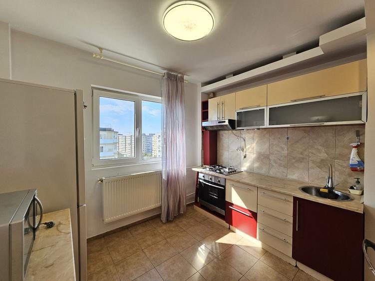Apartament cu 3 camere semidecomandat, mobilat în Iancului