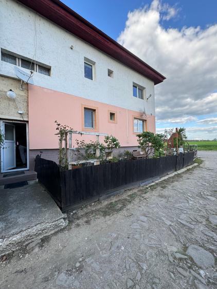 Apartament cu 3 camere decomandat în Bucov