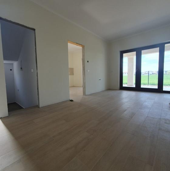 Duplex cu 5 camere cu Teren 300 Mp în Dumbrăvița