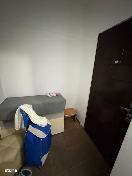 garsoniera 30 mp piata nicolina la strada in statia de tram 300 euro - 8