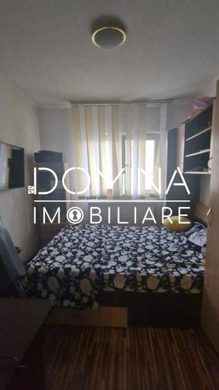 Vânzare apartament 4 camere *ULTRACENTRAL* situat în Târgu Jiu, strada Unirii - 3