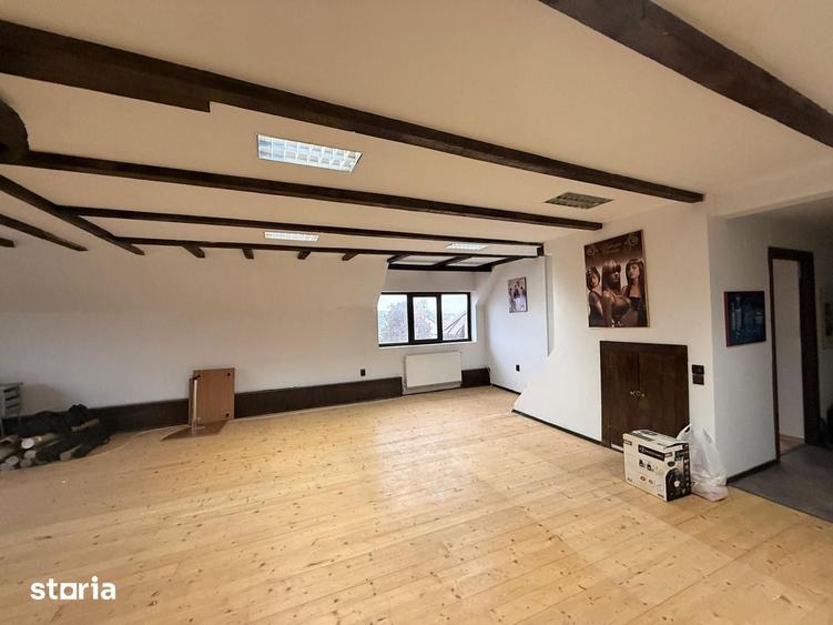 Casă cu 5 camere cu Teren 155 Mp în Central