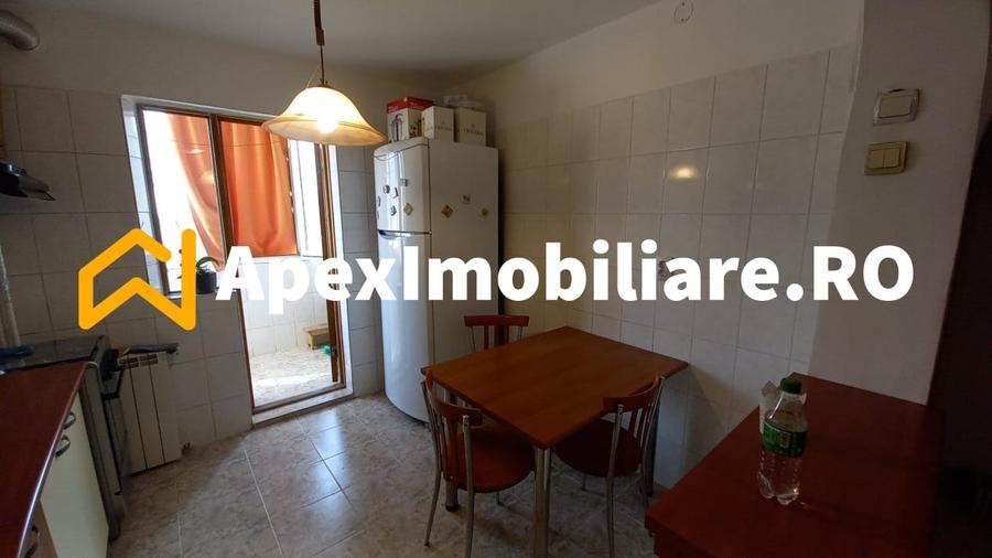 Apartament cu 3 camere semidecomandat, mobilat în Iancului