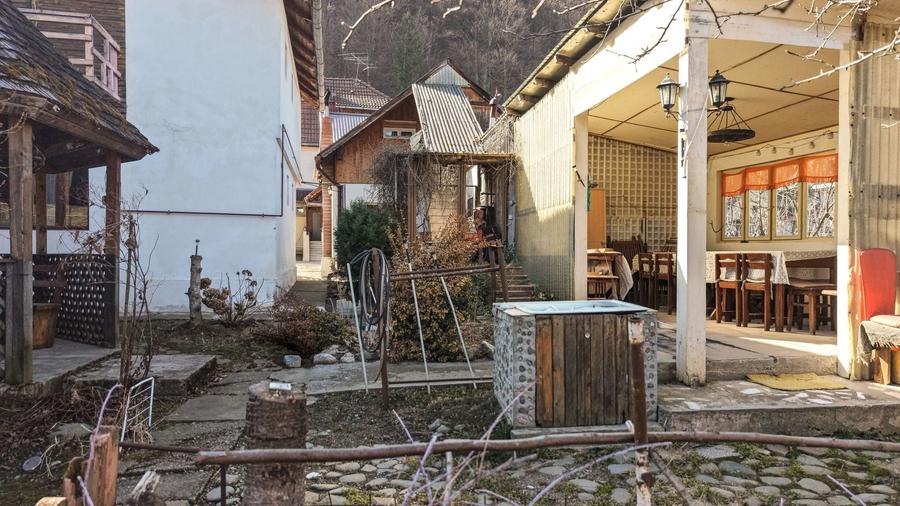 Proprietate cu potențial, 2 case și teren generos, Bran – Predelut - 5