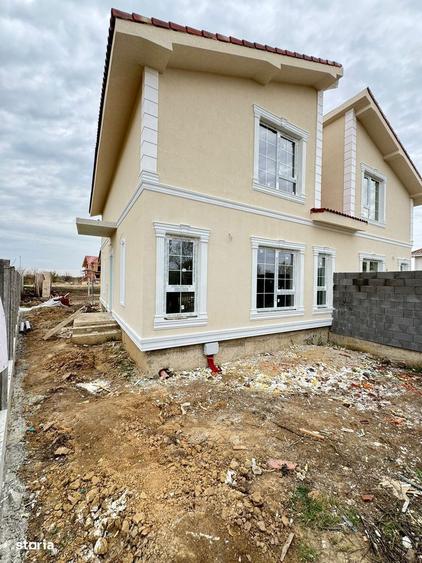 Duplex despartit prin camera tehnica - 4 camere Toate Utilitatile - 3