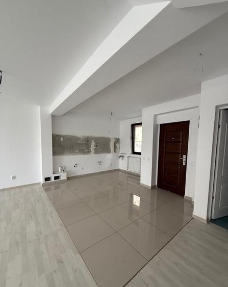 Triplex bine compartimentat, 5 camere si loc de parcare - 10