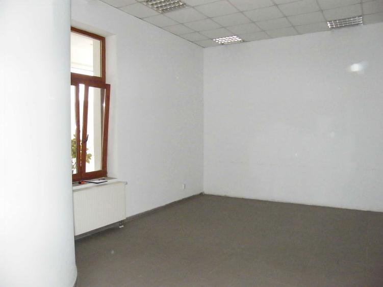 De inchiriat spatii de birou in centrul Aradului , blvd Revolutiei - 1