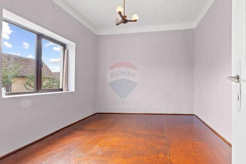 Casa renovata recent, zona centrala Pecica - 12