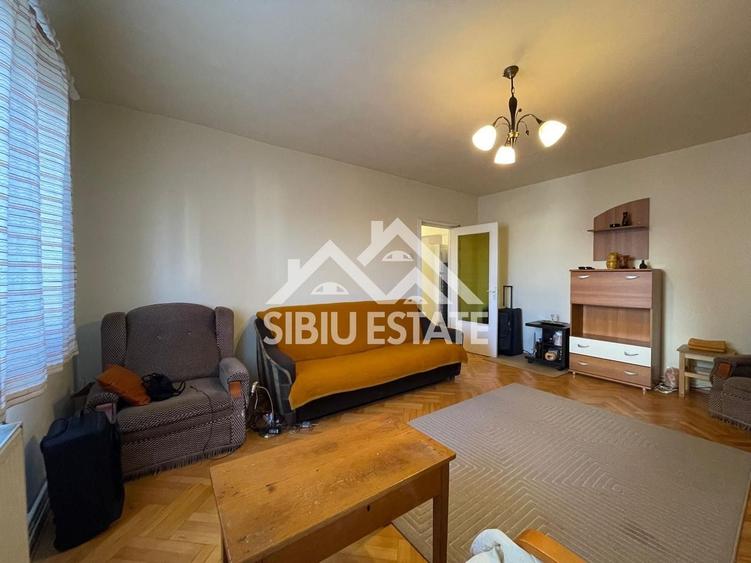 Apartament cu 3 camere decomandat, mobilat în Terezian