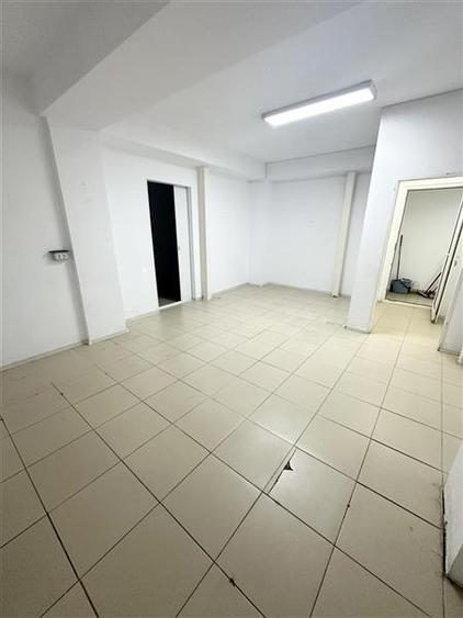 Spatiu comercial foarte spatios, ideal pentru clinici medicale, zona Brotacei - 4