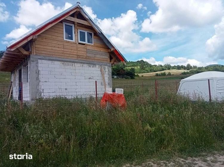 Teren 1580 m2 intravilan si casuta la rosu - 6