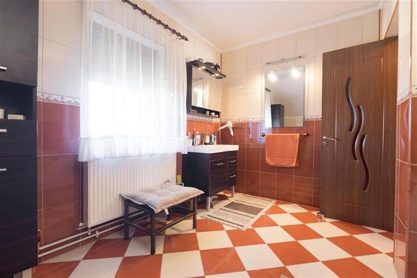 Casa P+M cu 4 camere+living+loc de luat masa in Santion - 29
