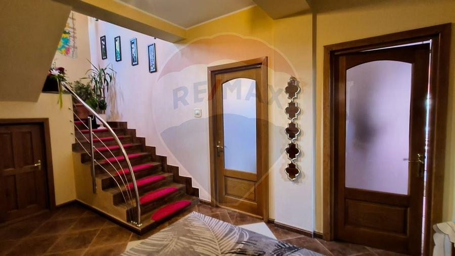 Casa de vanzare cu 280 mp si teren 1100 mp in Arcasilor Galati - 10