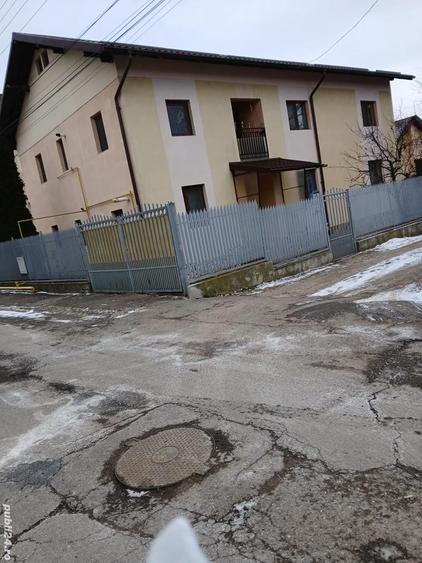 Vand casa cu 9 camere in Campina, 240 metri patrati - 1