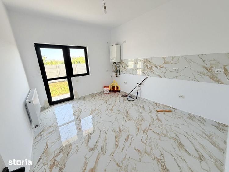 Casa individuala de vanzare spatioasa, ideala pentru familie - 2