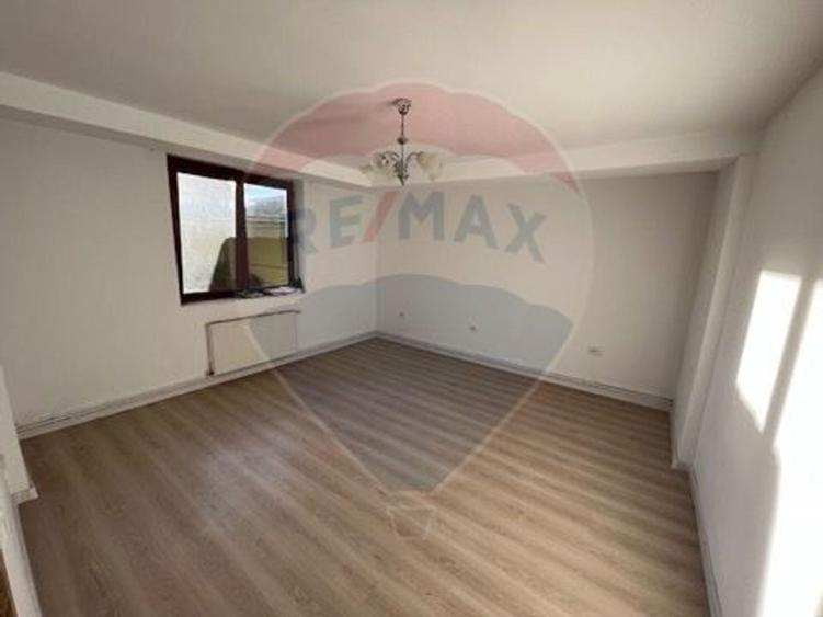 Casă cu 6 camere de vânzare în Pitești - 8