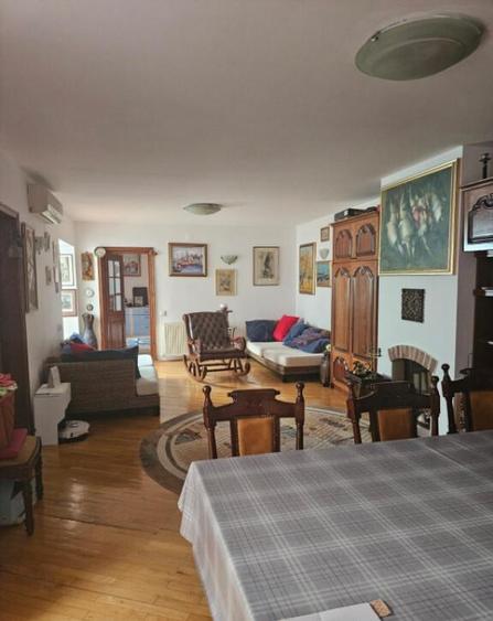 Casa de vanzare - zona Trocadero - 9