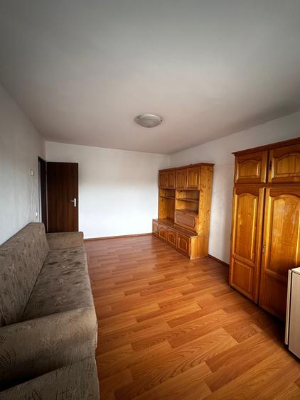 Apartament 3 camere decomandat, etajul 5/8, zona Nicolina - 4