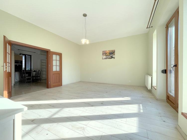 Apartament 3 camere, garaj si boxa - zona Centrala-Prefectura - 12