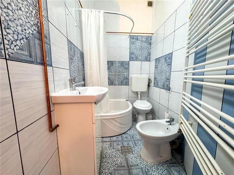 FILM!Apartament 2 camere decomandate, parter, in casa,curte comuna,Central,Braso - 12